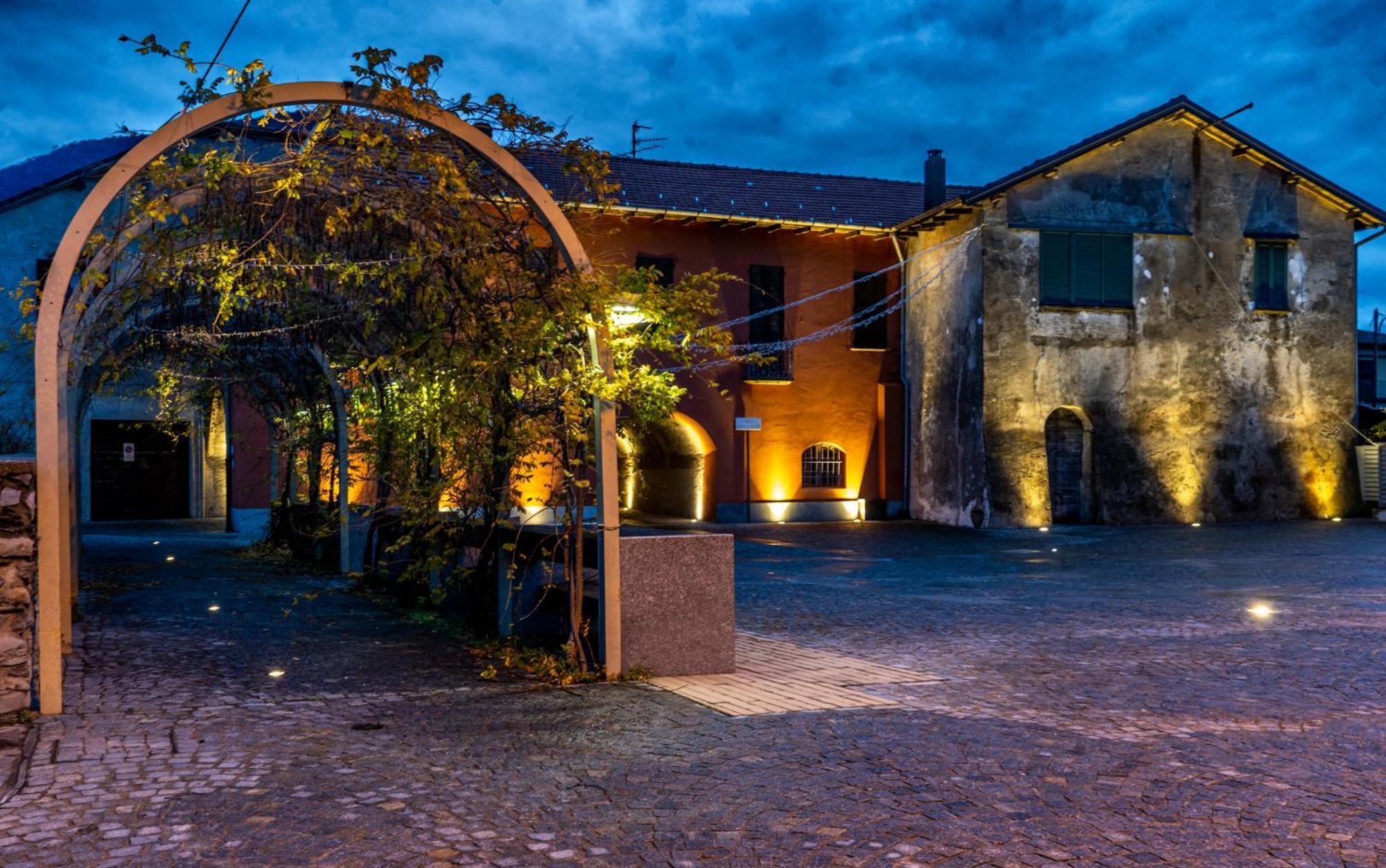 Casa Del Borgo "Terra & Fuoco" Sul Lago Maggiore Maccagno Exterior foto